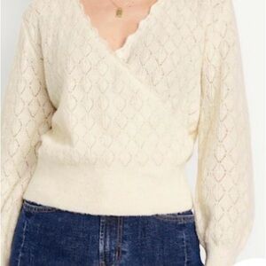 Old Navy Women's Cream V-Neck Sweater